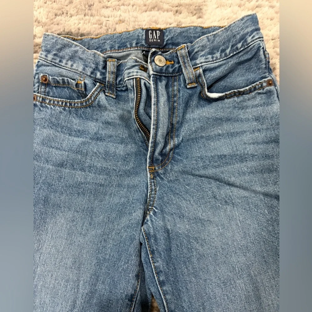 Boys Gap blue 90s relaxed jeans Size 8 Good Condition